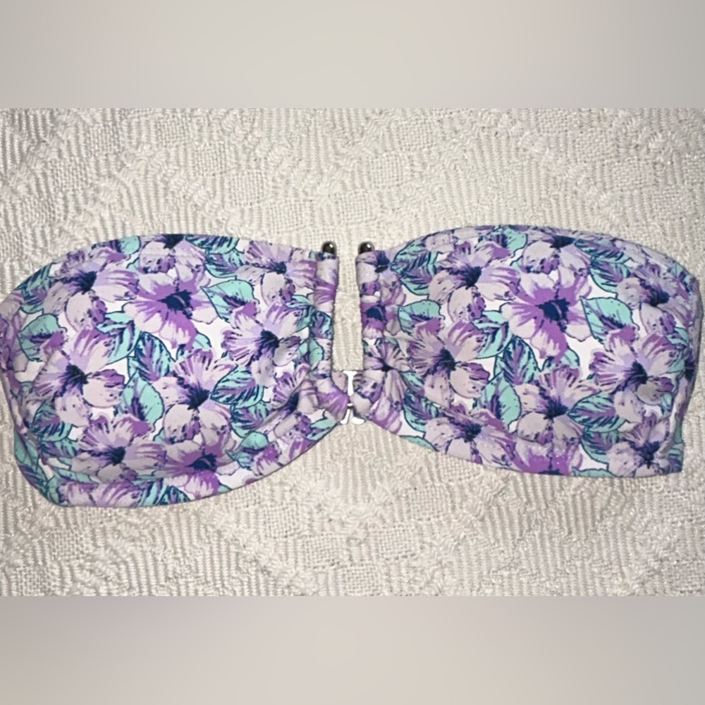 👙Black Poppy bikini top purple design size XS preowned